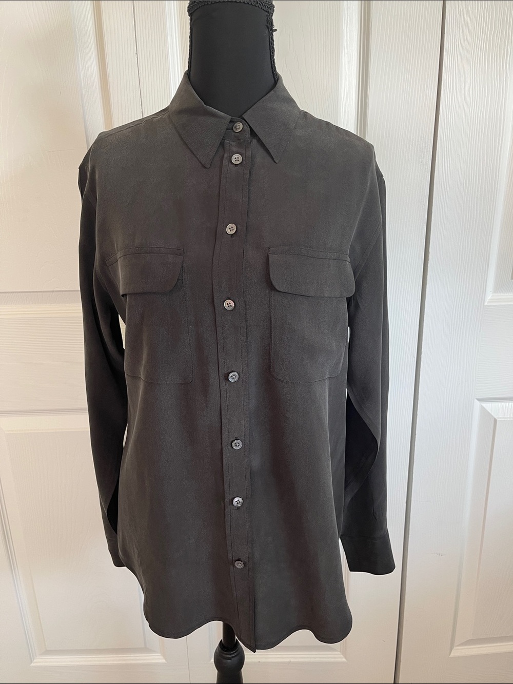 Equipment Femme Charcoal Gray Long Sleeve Silk Button Down Top XS Minimalist